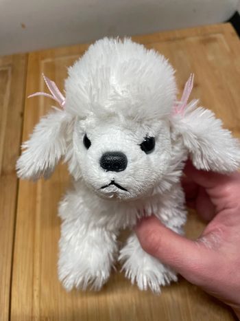 Peluche Aurora chien blanc