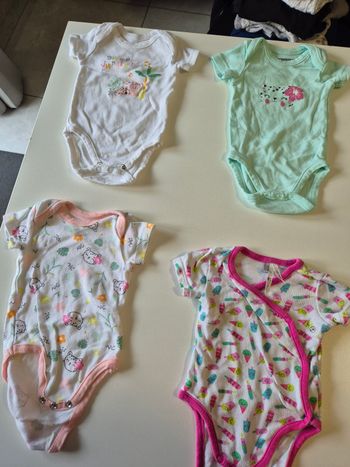 Bodies été fille 1 mois