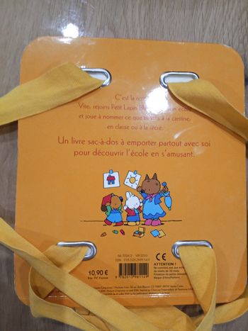 Livre en forme de sac à dos de