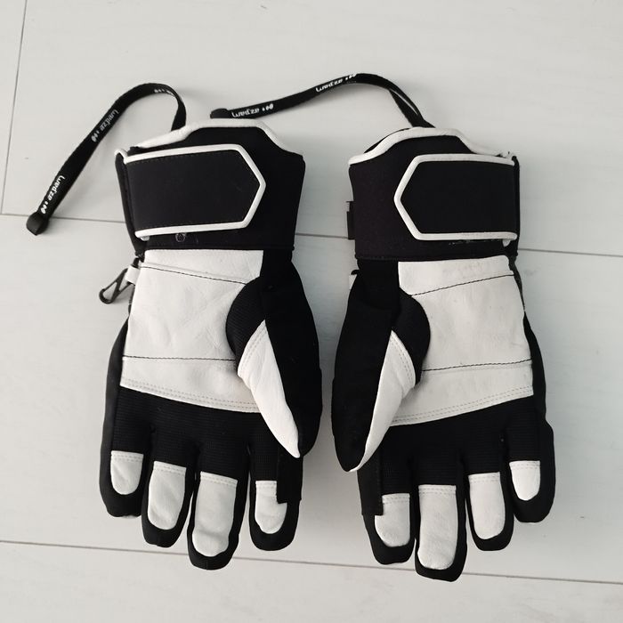 Paire de gants noire et blanche - photo numéro 2