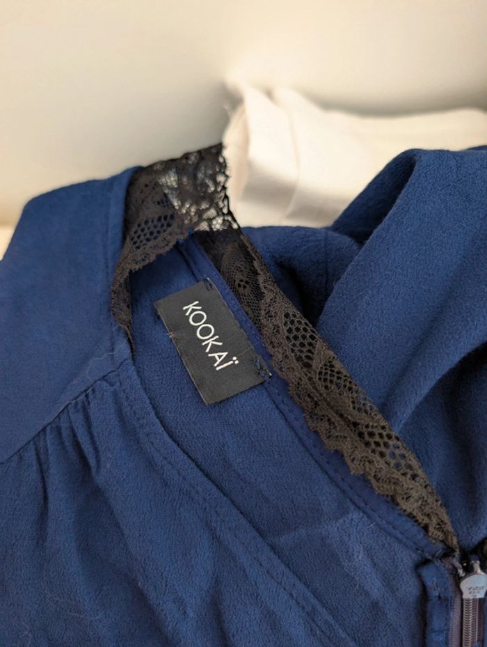 Robe mi-longue patineuse bleu, marine décolleté dentelle moderne et chic Kookaï taille 36 - photo numéro 6