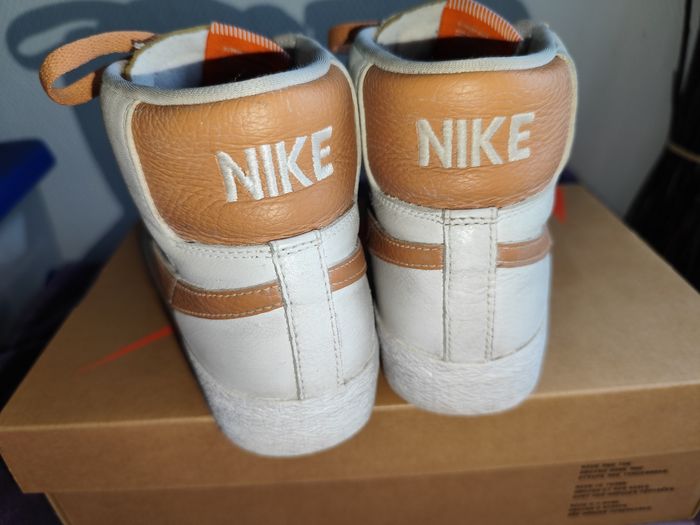 Nike SB Zoom Blazer Mid Iso Chaussure (white lt cognac). Baskets Nike haute cuir blanc et cognac pointure 8.5 42 - photo numéro 9