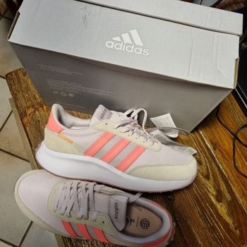 superbes baskets ADIDAS taille 40 🎁 neuf 🎁 idée cadeau Noël