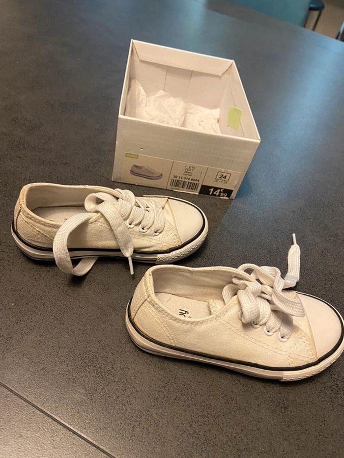 Tennis blanches taille 24 - photo numéro 3