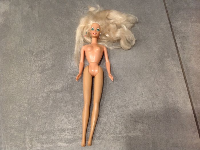 Poupée mannequin Barbie nuePoupée mannequin Barbie nue - photo numéro 7