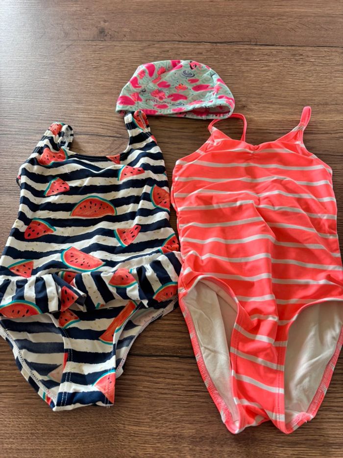 Lot de deux maillots 1 pièce + bonnet