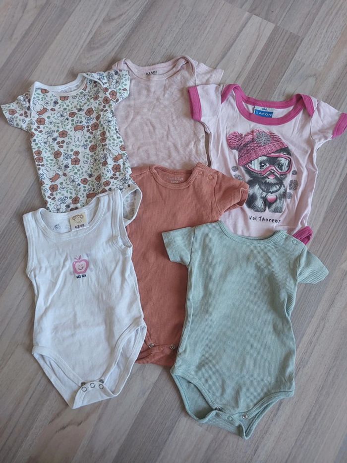 Lot 6 bodies manches courtes 6mois
