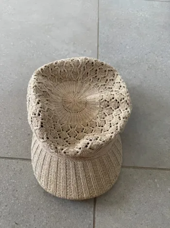 Casquette beige, bon état, taille 56