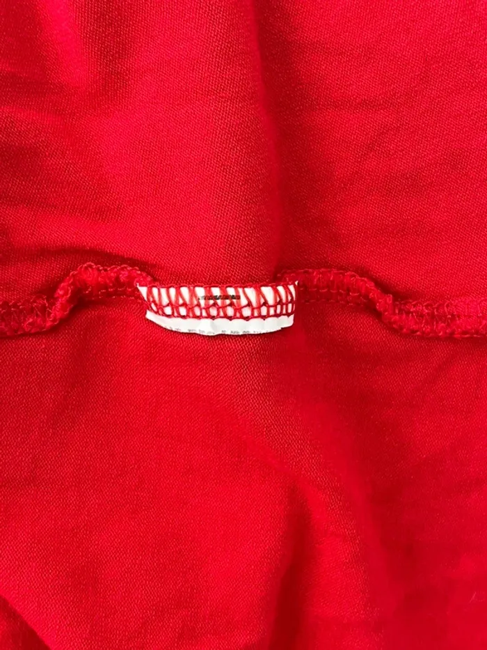 Robe rouge Rue des Abbesses - photo numéro 9