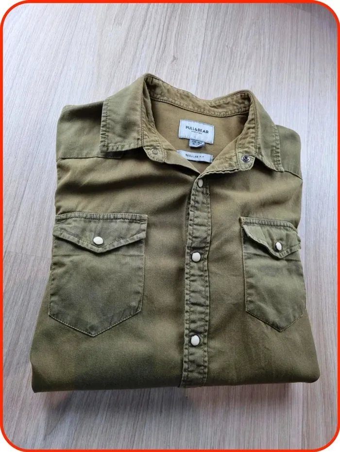 Chemise en jean à boutons pression kaki Pull & Bear Homme Taille S