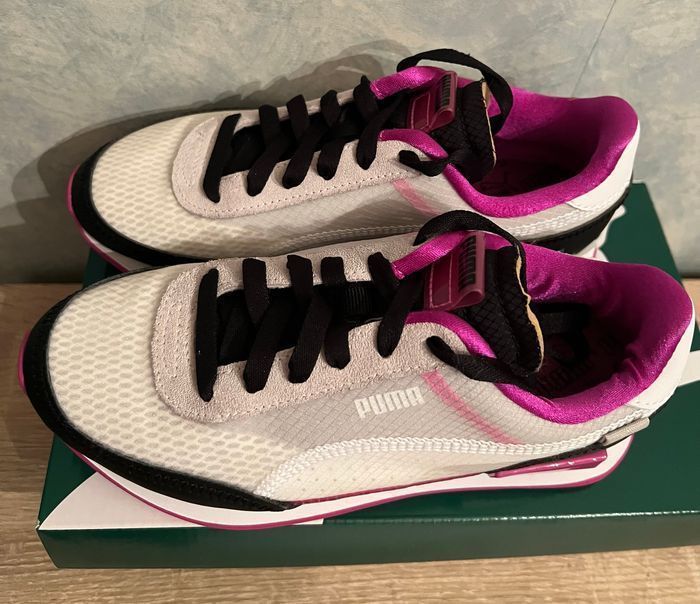 Baskets Future Rider Lumineuses  Puma pointure 35,5 - photo numéro 2