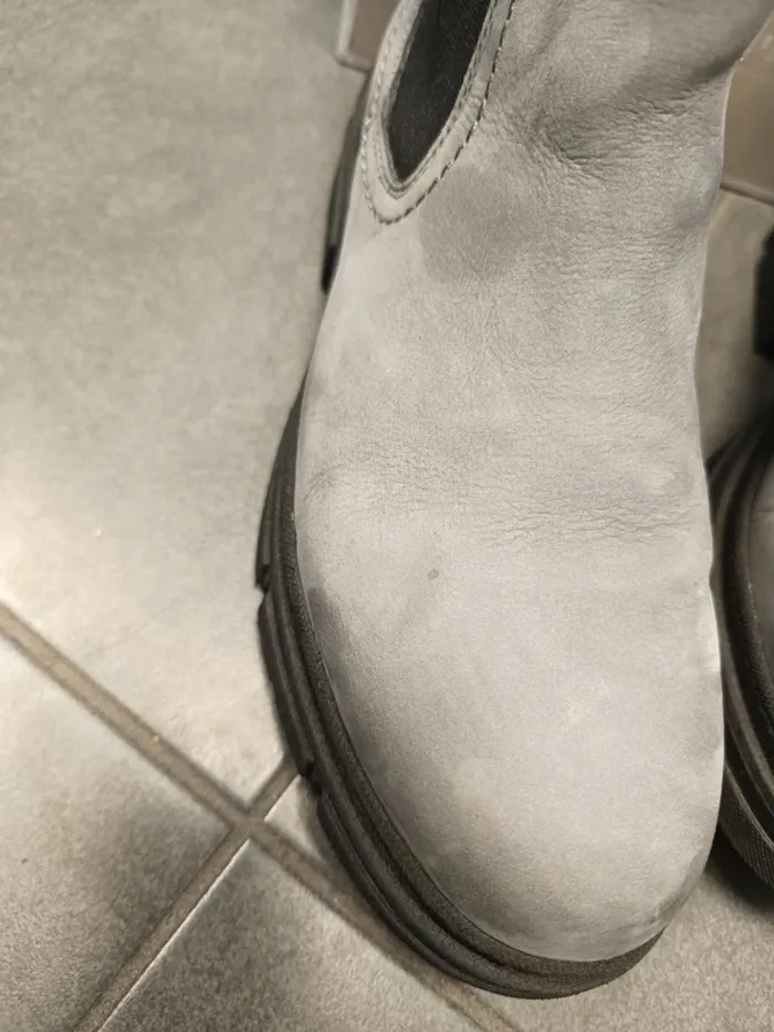 Boots grise en nubuc - photo numéro 3