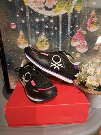 Snrekers benetton état neuf