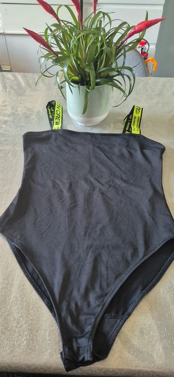 Body jennyfer taille M