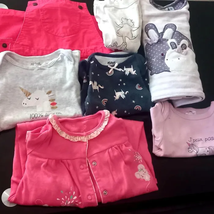 Lot de 7 articles ~ 9 mois
