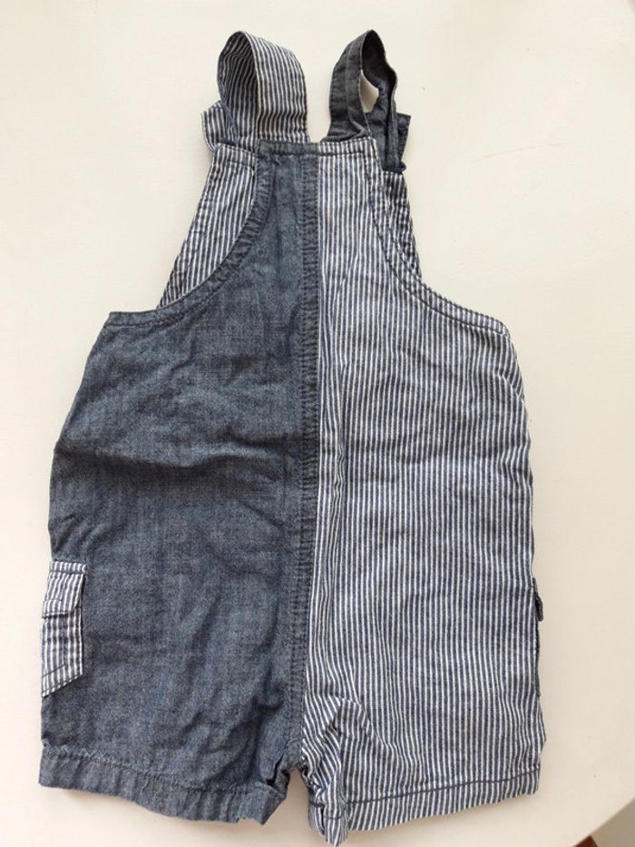 Short salopette deux tons, jeans bleu et rayures blanc/bleu type marinière, 6 mois 63 cm - photo numéro 3