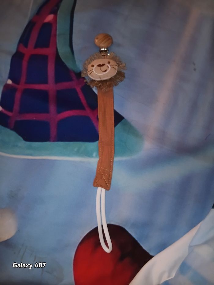 Attache sucettes lion - photo numéro 4