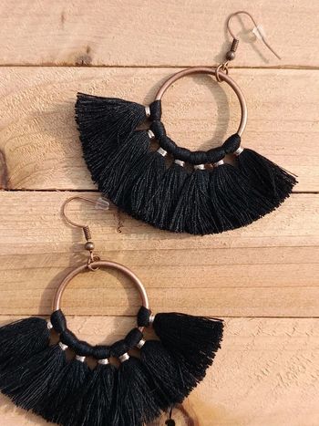 Boucles d'oreilles pompons noir
