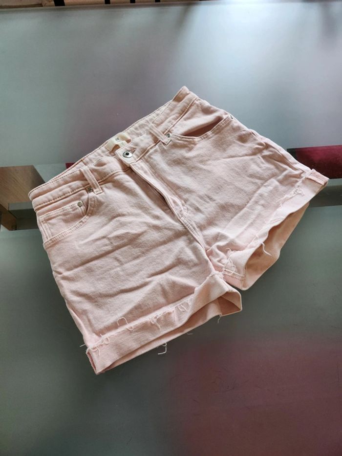 Joli Short en jean Rose pâle de marque H&M et de taille 38