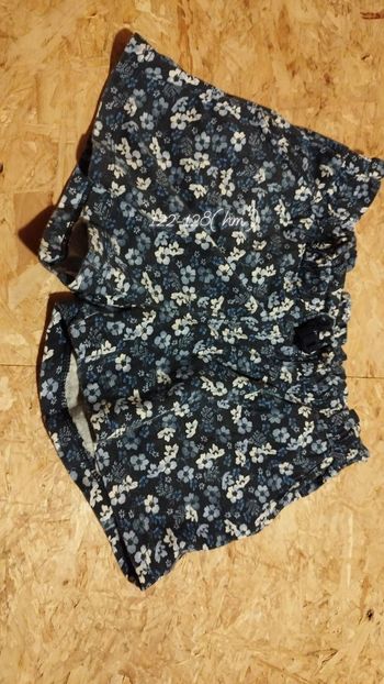 Short fille 122-128.  7-8 ans