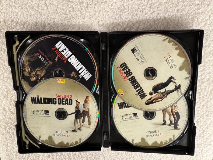 The walking dead saison 2 - photo numéro 2