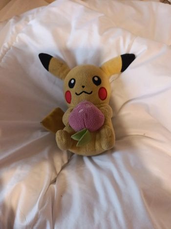 Peluche pokémon pikachu