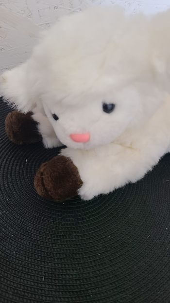 MARY MEYER agneau mouton  blanc avec sabots marron