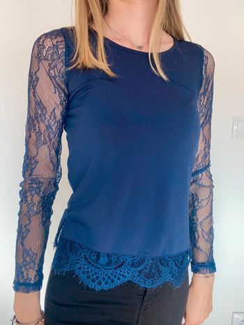 Haut neuf dentelle bleu