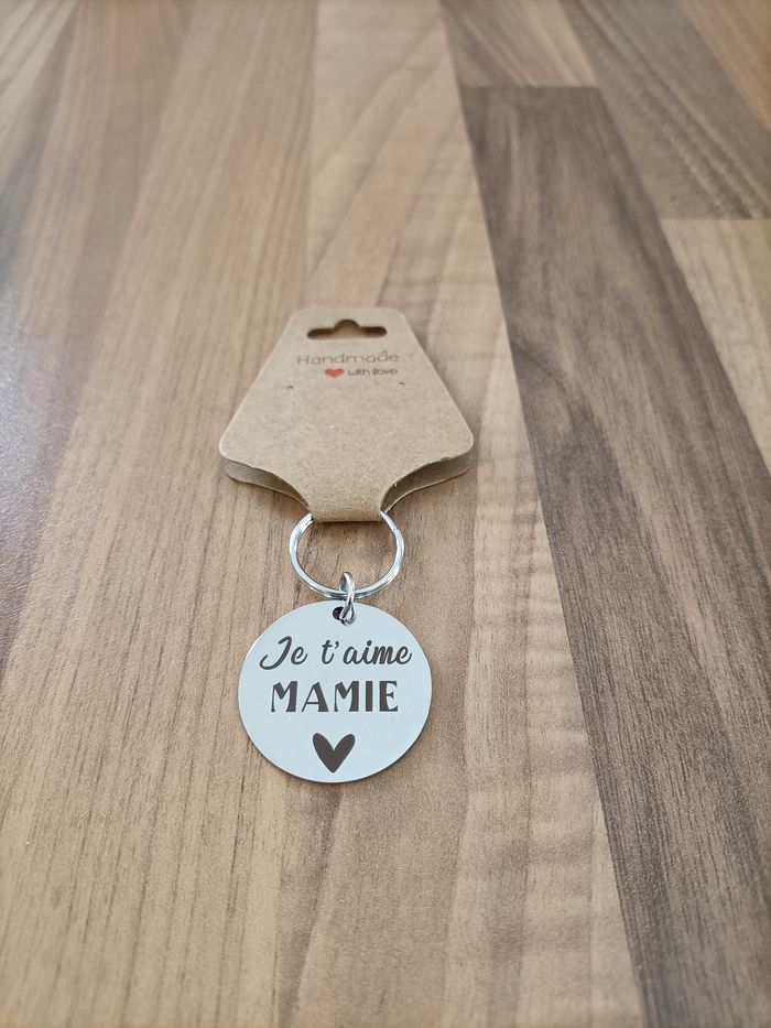 Porte clé neuf Je t'aime Mamie