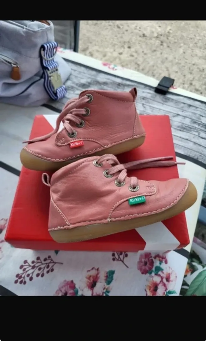 Chaussure souple Kickers pointure 25 état impeccable