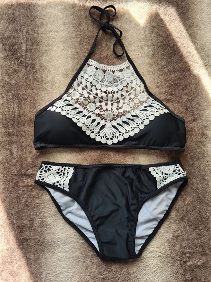 Bikini noir 2 pièces brodé