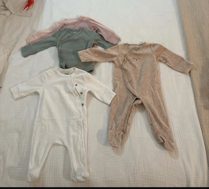 3 mois - lot pyjamas et bodies - photo numéro 3