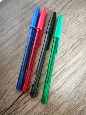 4 stylo billes