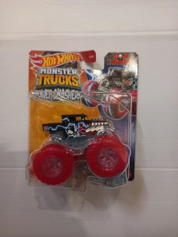 Hotwheel monster truck power smashers bone shaker