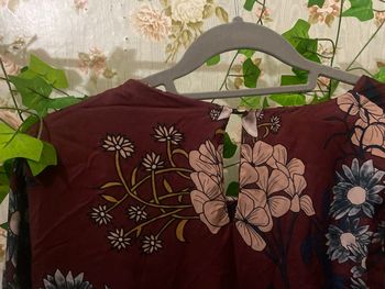 Robe polyester bordeaux  fleurs
