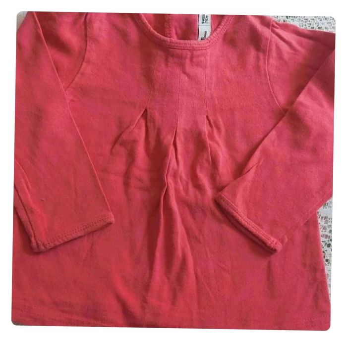 Haut rouge Tape à l'œil, en très bon état, taille 9 mois - photo numéro 3