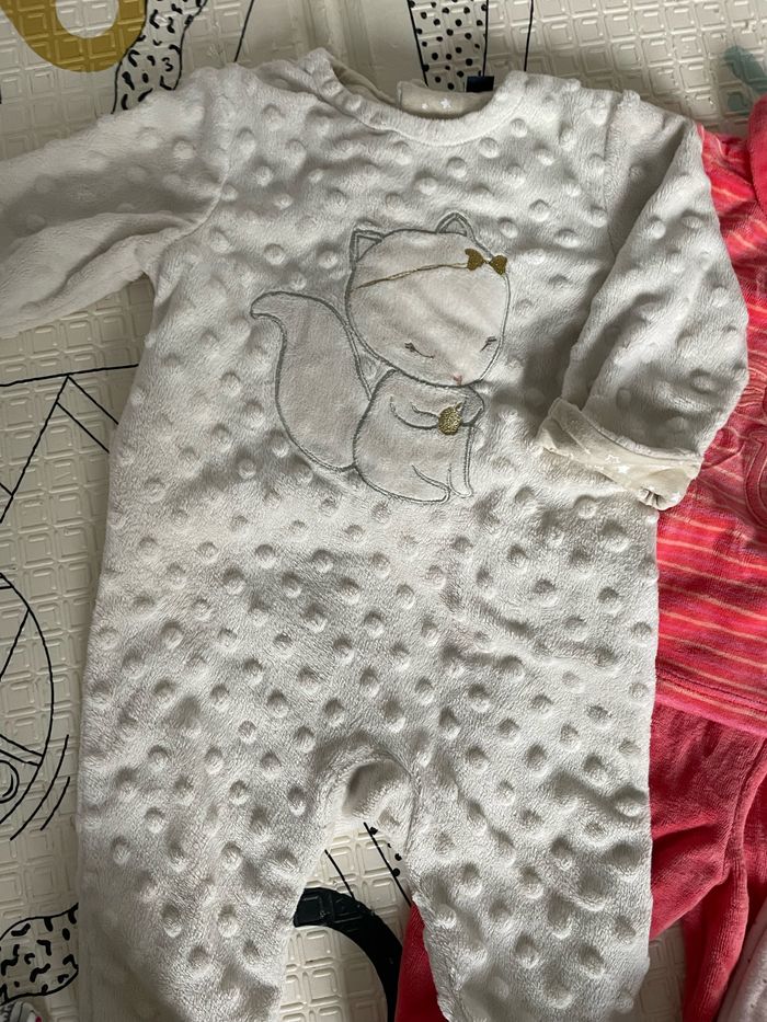 Lot pyjama 6 mois - photo numéro 2