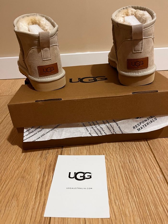 🟤 UGG originales – Taille 39 – Beige – Neuves - photo numéro 3
