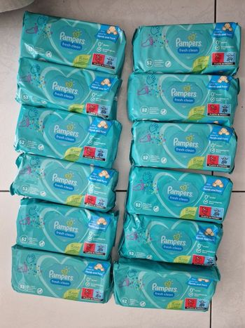 12 paquets de lingettes pampers