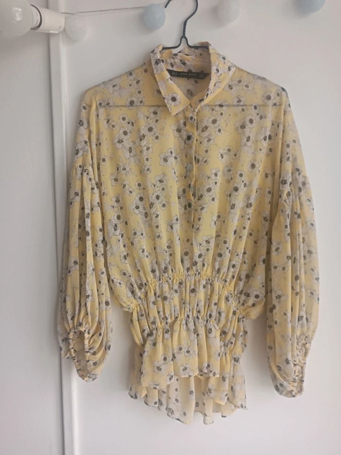 Chemisier jaune à fleurs Zara Taille M En très bon état - photo numéro 3