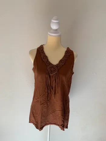 Débardeur marron bohème à détails macramé et franges – Taille M