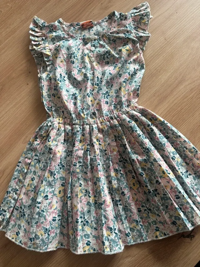 Robe fleurie tape à l’œil 3ans