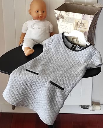 Robe fille 6 ans (marquée 8 ans) – molletonnée grise, manches courtes