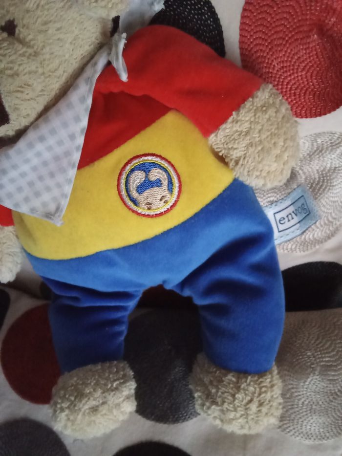 Doudou peluche Envog chien  ours beige marron clair haut rouge jaune bleu vintage ancien  peluche doudou chien  Envog S.C Galec  BP  23 92132 Issy les Moulineaux marque utilisée par Leclerc d'occasion - photo numéro 3