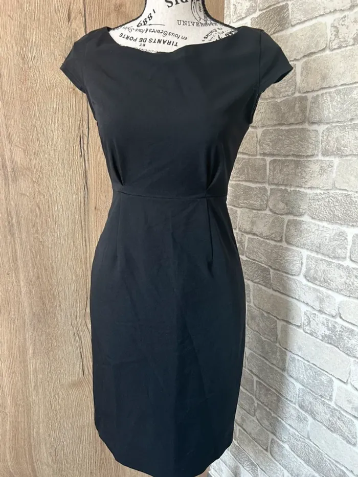 Robe noire chic taille 34 - photo numéro 2