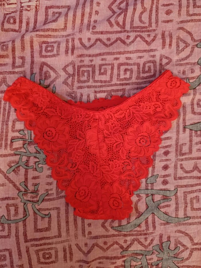 Culotte rouge à dentelle - photo numéro 2
