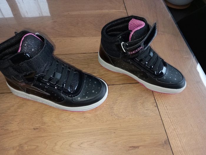 Baskets taille 31 - photo numéro 2