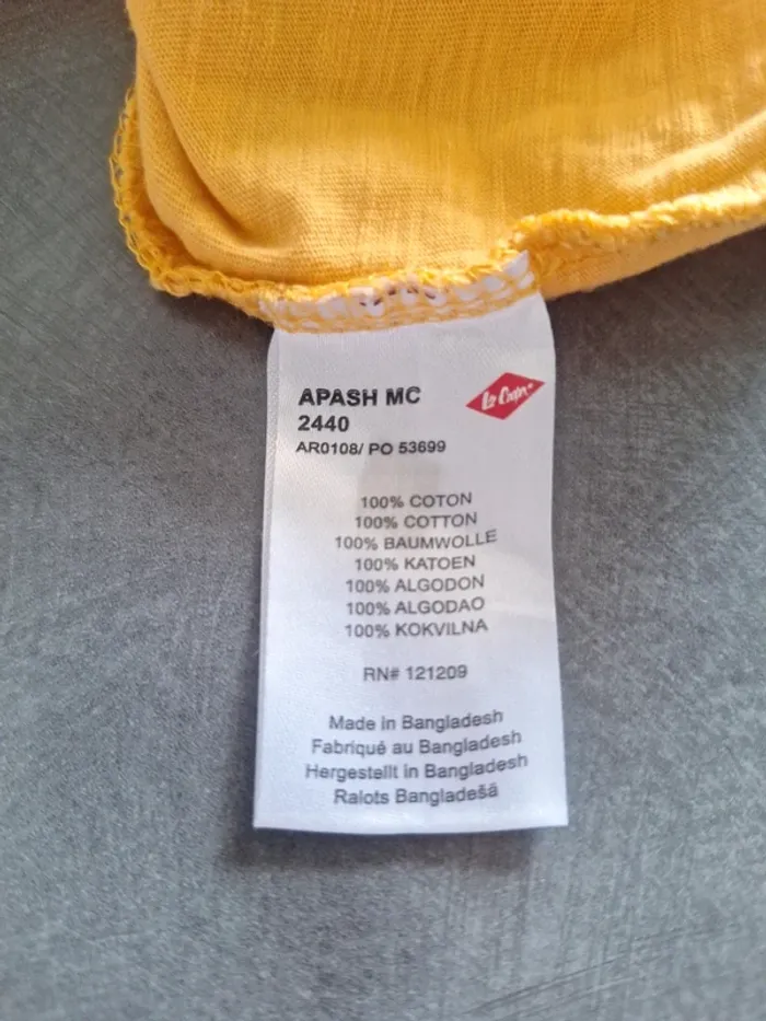Tee-shirt taille S - photo numéro 2