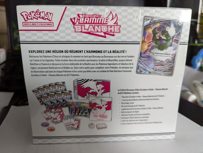 Pokémon : ETB Foudre Noire ou flamme blanche scellé - photo numéro 3