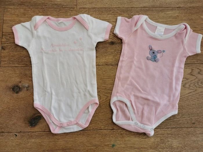 Lot bodies MC 6 mois - photo numéro 2